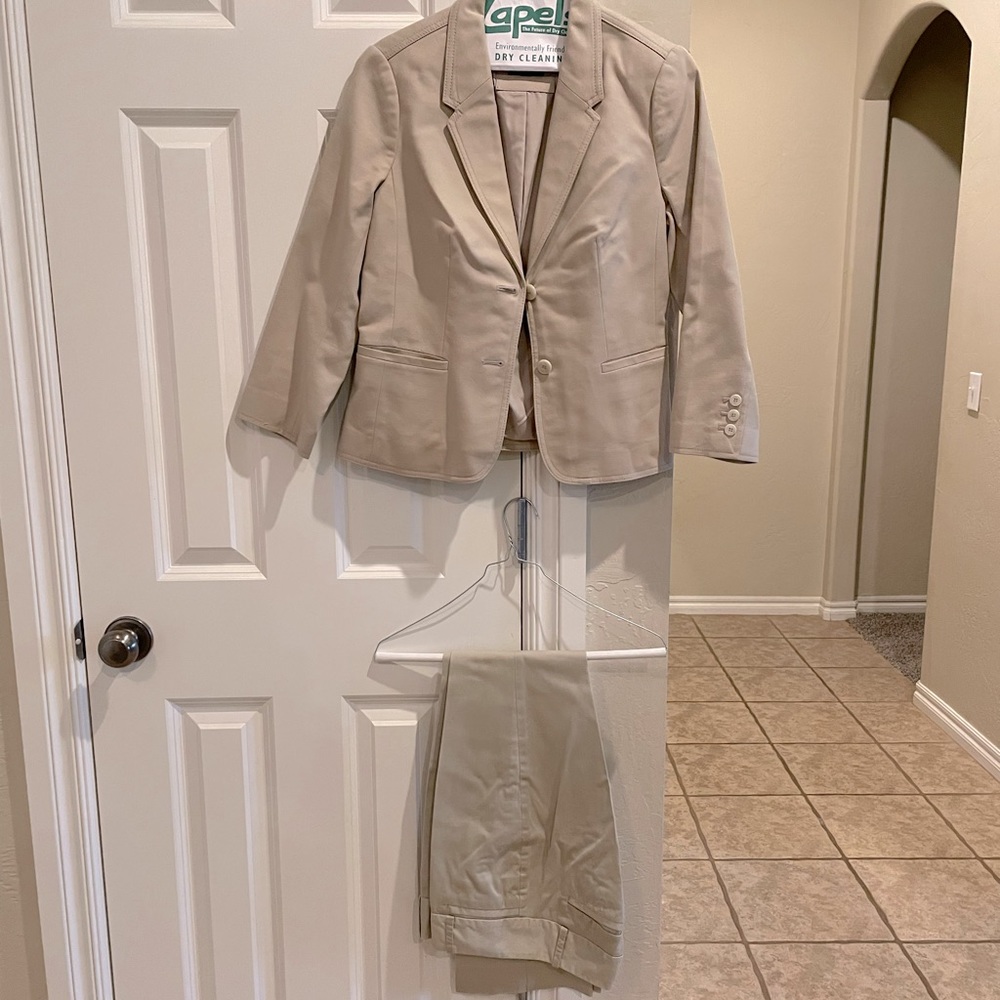 Limited pant suit